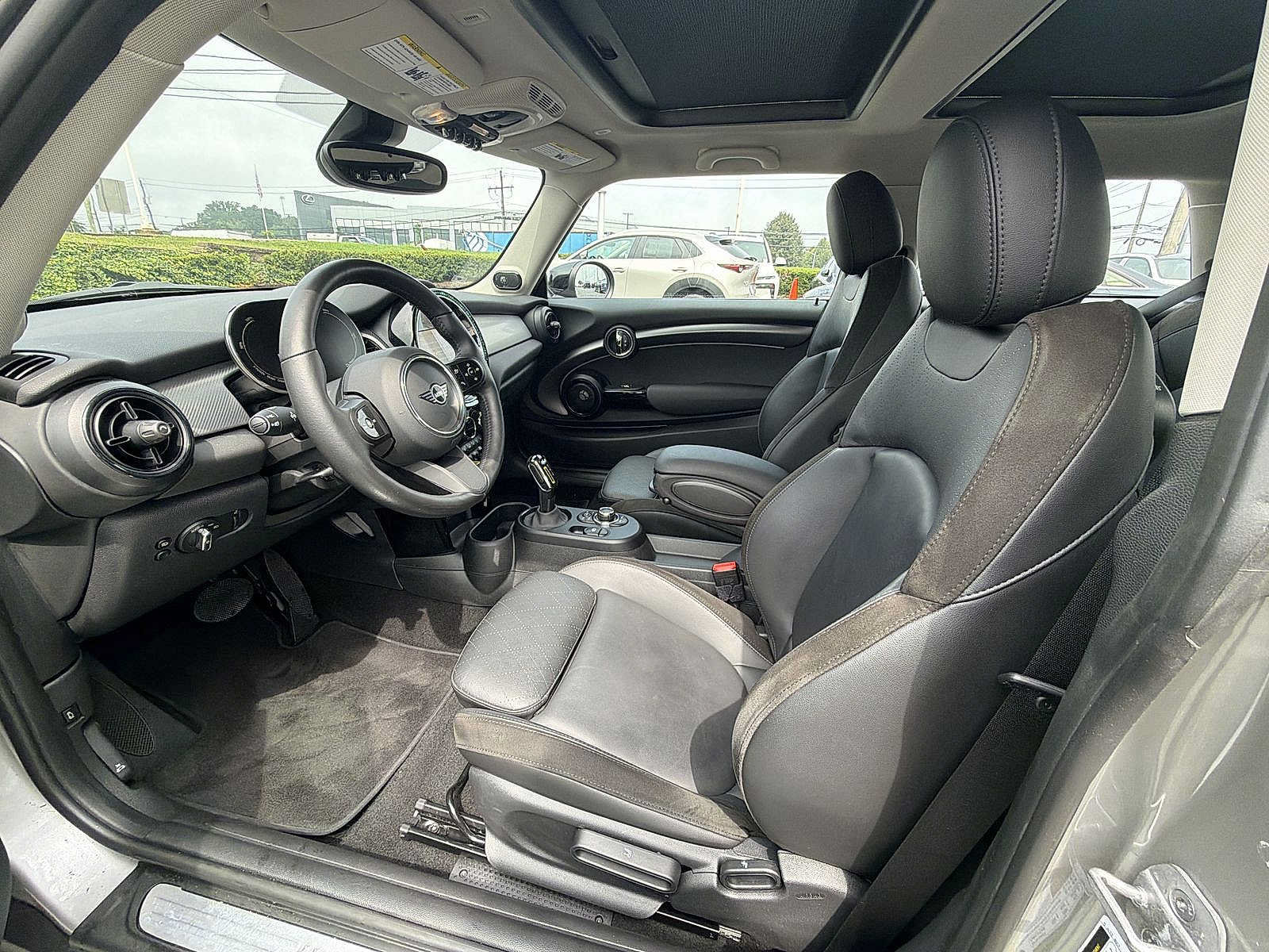 Used 2024 MINI Cooper SE w/ Signature Upholstery Package FWD image 10