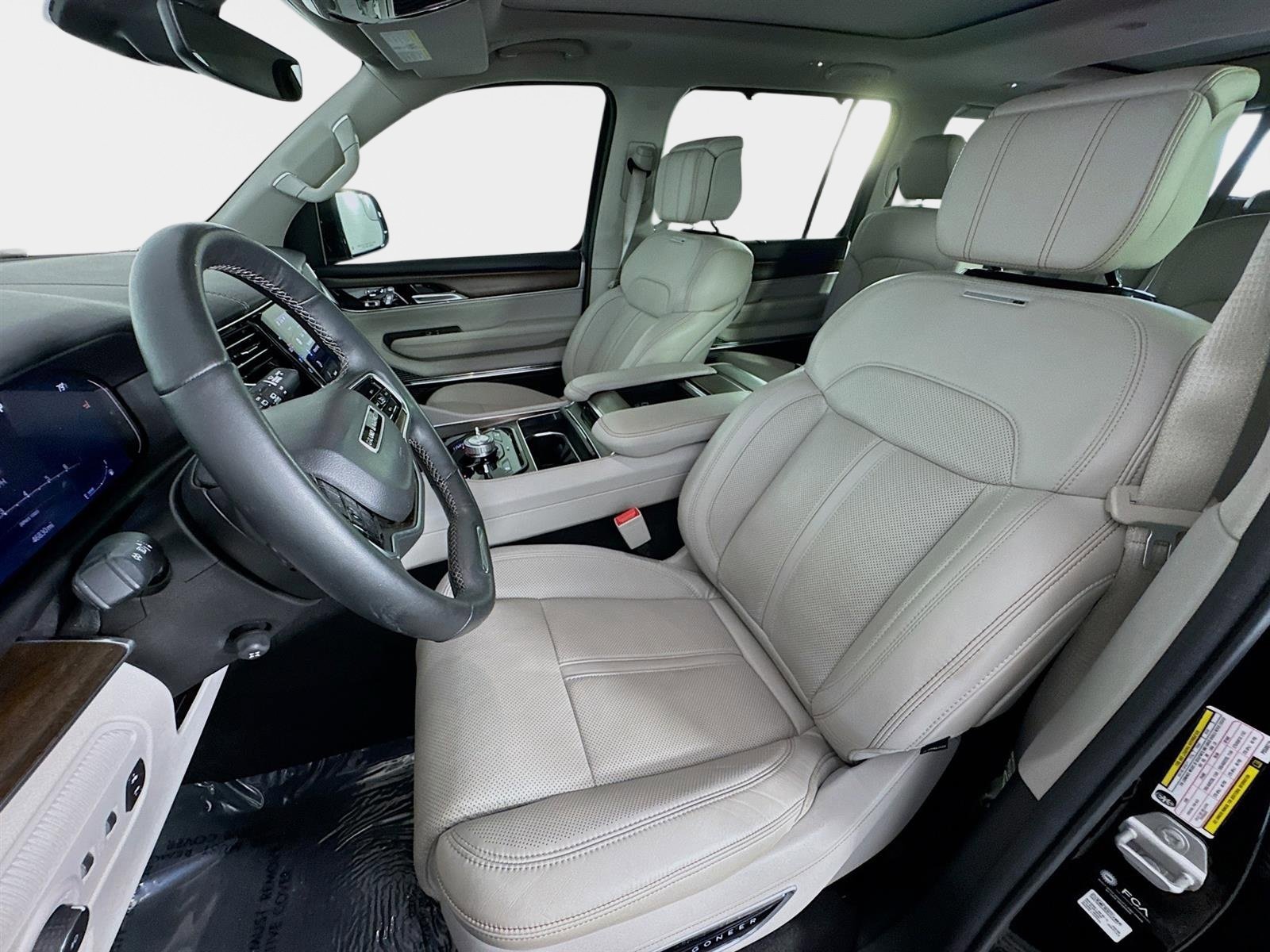 Used 2023 Jeep Grand Wagoneer 4WD image 12