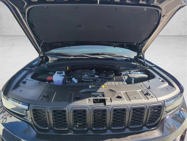 New 2025 Jeep Grand Cherokee Altitude image 15