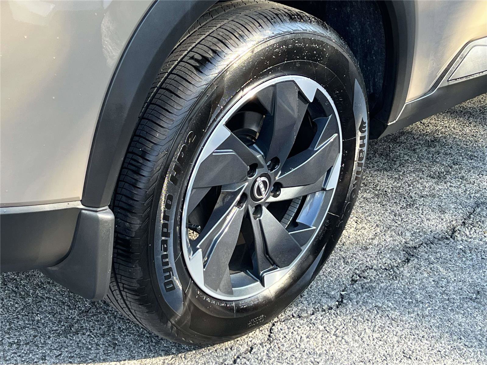 Used 2025 Nissan Rogue SV image 10