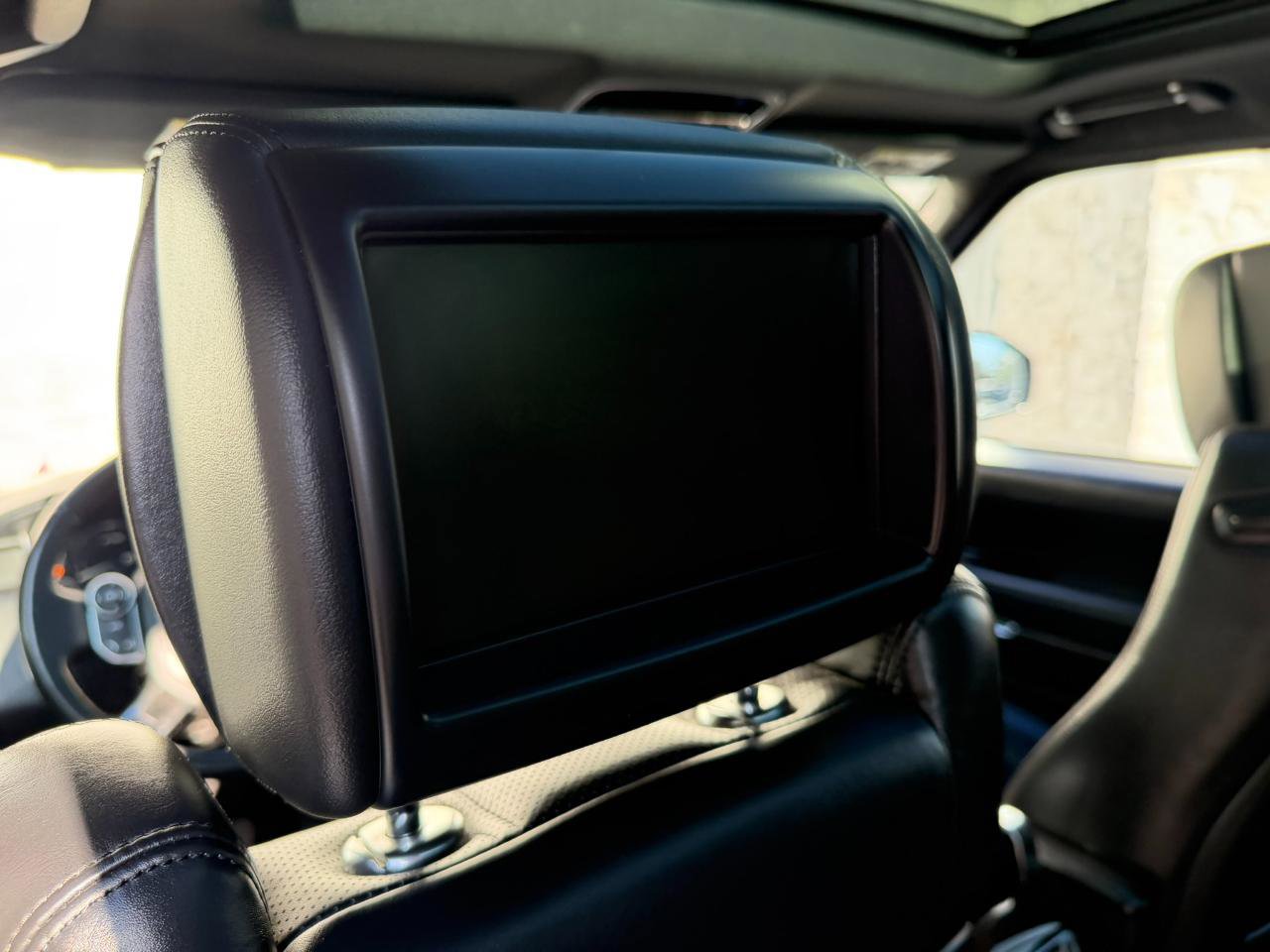 Used 2016 Land Rover Range Rover HSE image 38