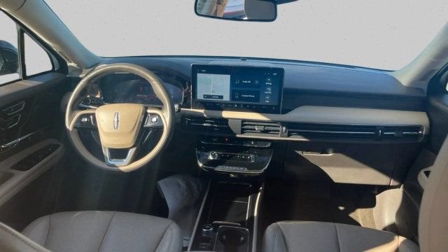 Used 2023 Lincoln Corsair Reserve FWD image 11