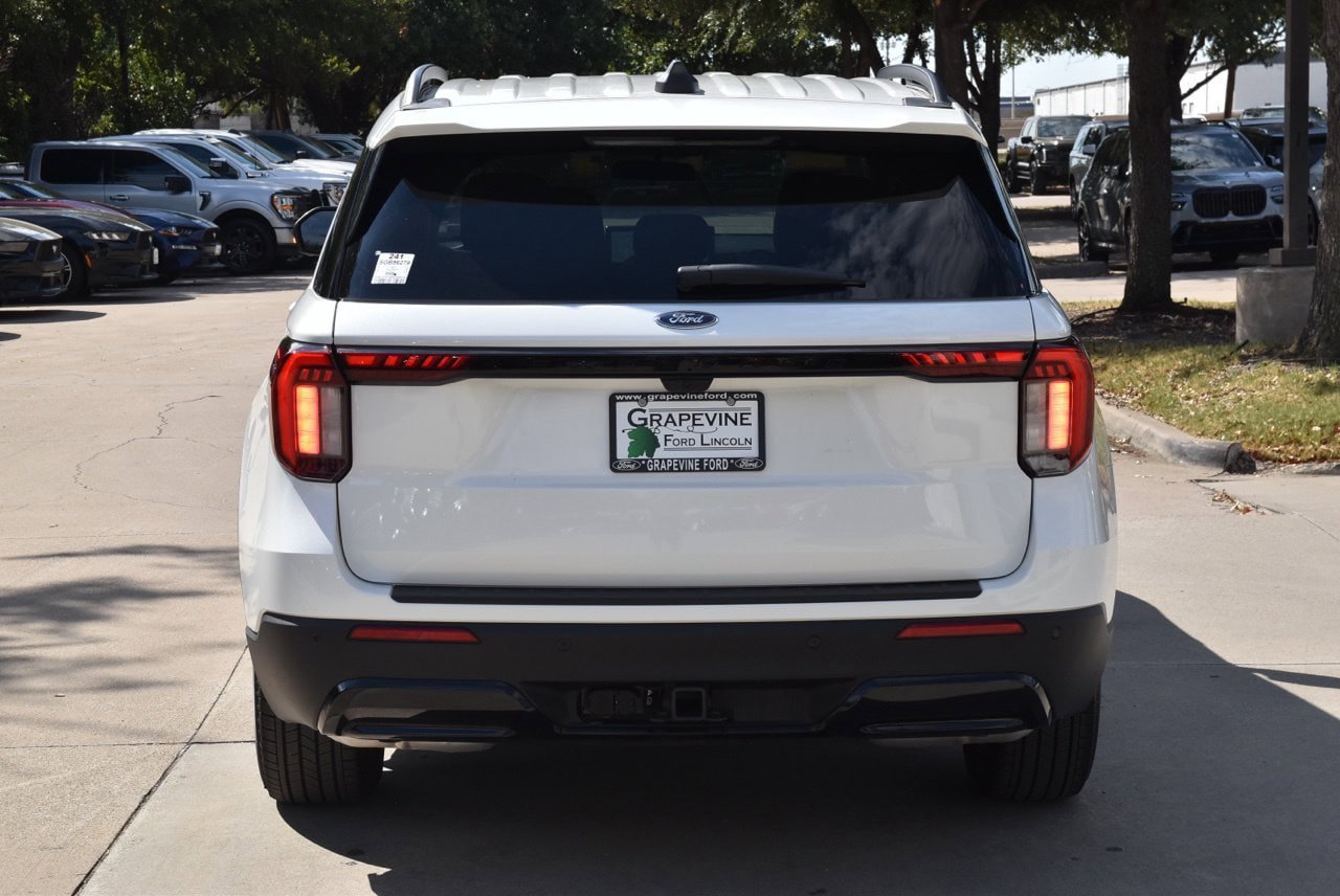 Certified 2025 Ford Explorer ST-Line RWD image 9