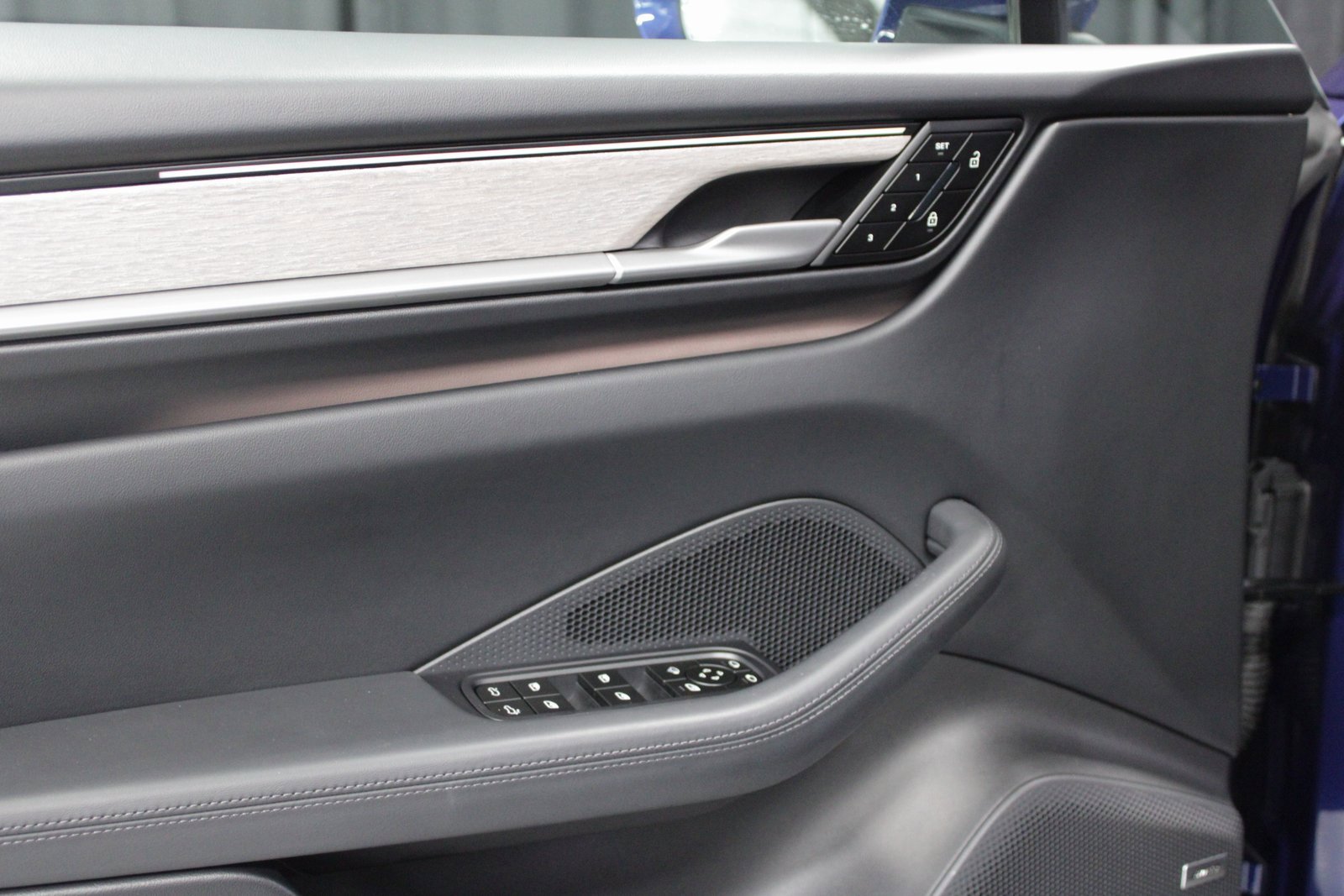 Certified 2024 Porsche Macan 4 Electric image 25