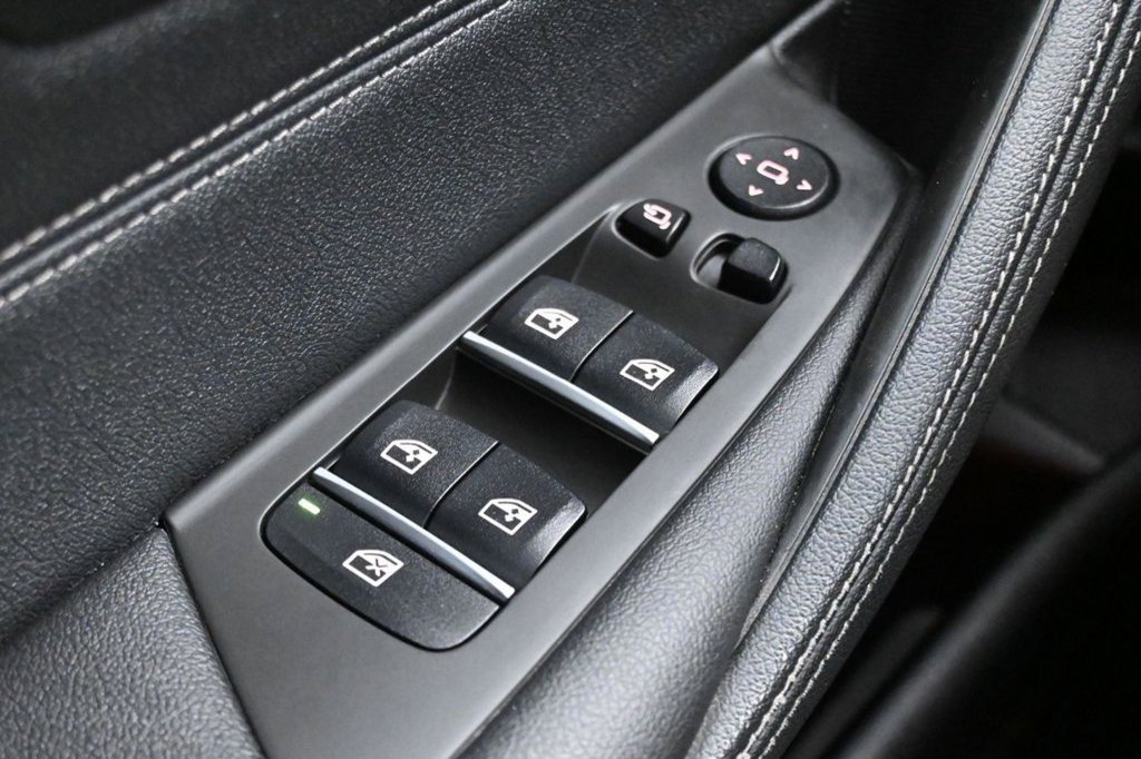 Used 2023 BMW 540i w/ Convenience Package RWD image 38