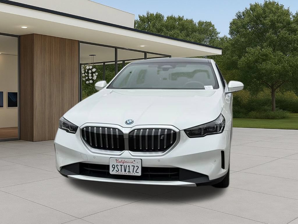 Used 2025 BMW i5 xDrive40 w/ Premium Package AWD/4WD image 3