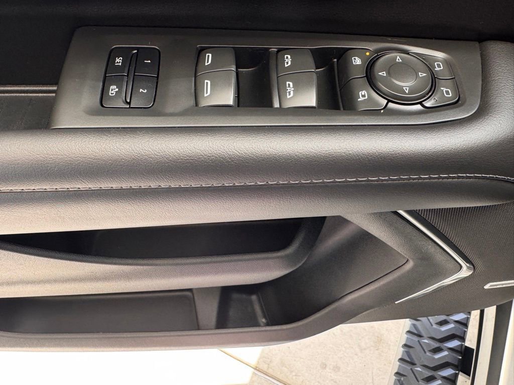 Used 2022 Chevrolet Tahoe Z71 w/ Luxury Package AWD/4WD image 17