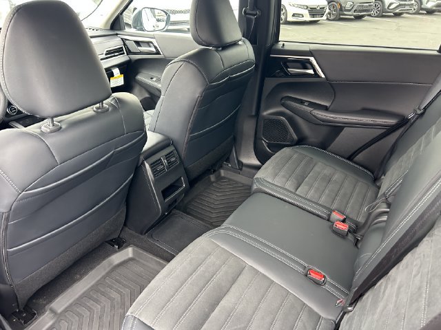 Used 2025 Mitsubishi Outlander SE AWD/4WD image 34