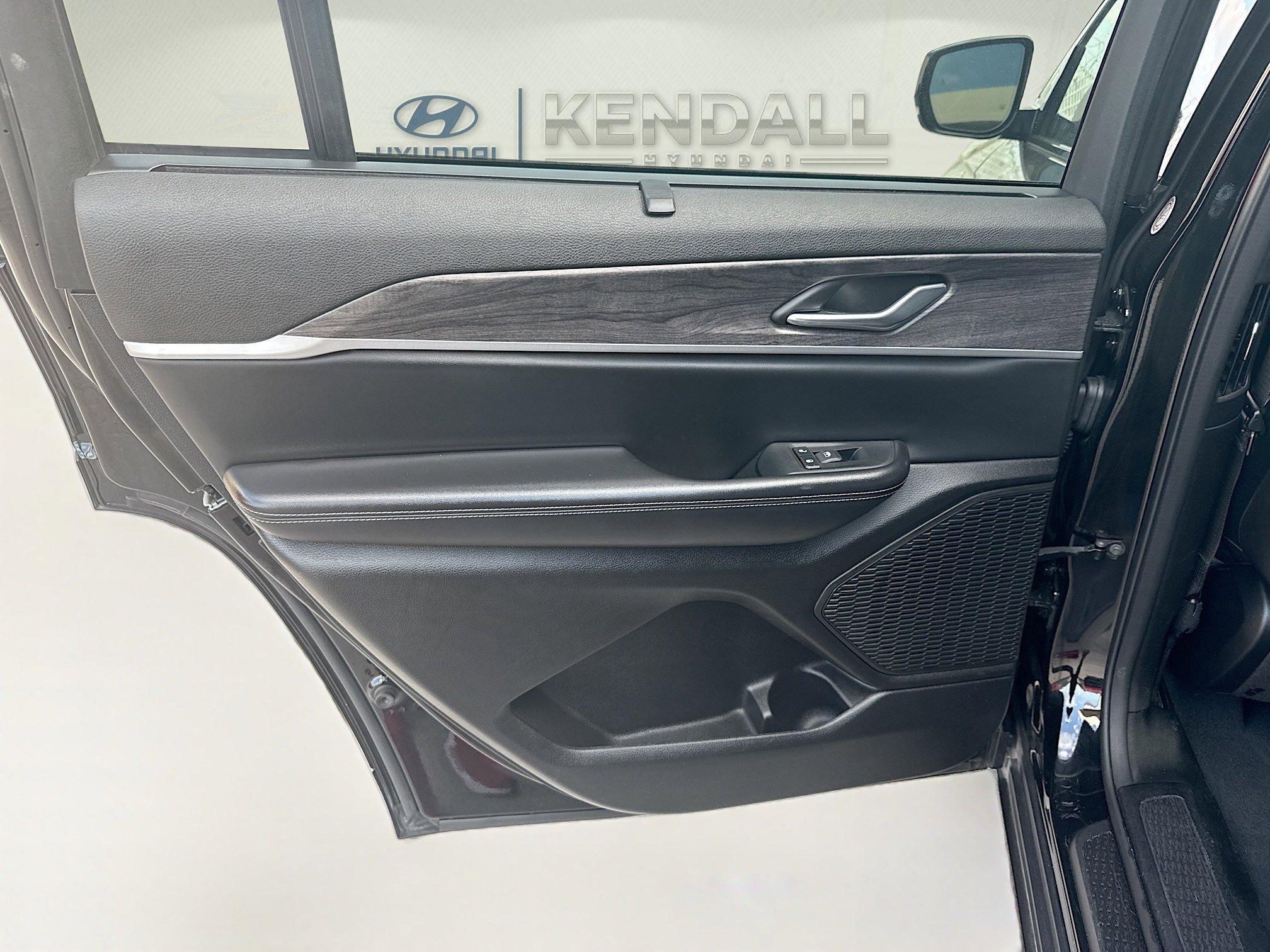 Used 2024 Jeep Grand Cherokee L Limited w/ Luxury Tech Group II image 24