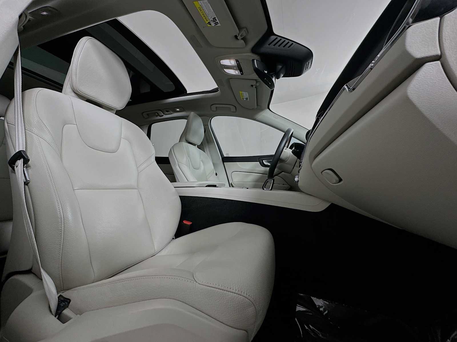 Used 2023 Volvo XC60 B5 Plus w/ Protection Package Premier FWD image 26