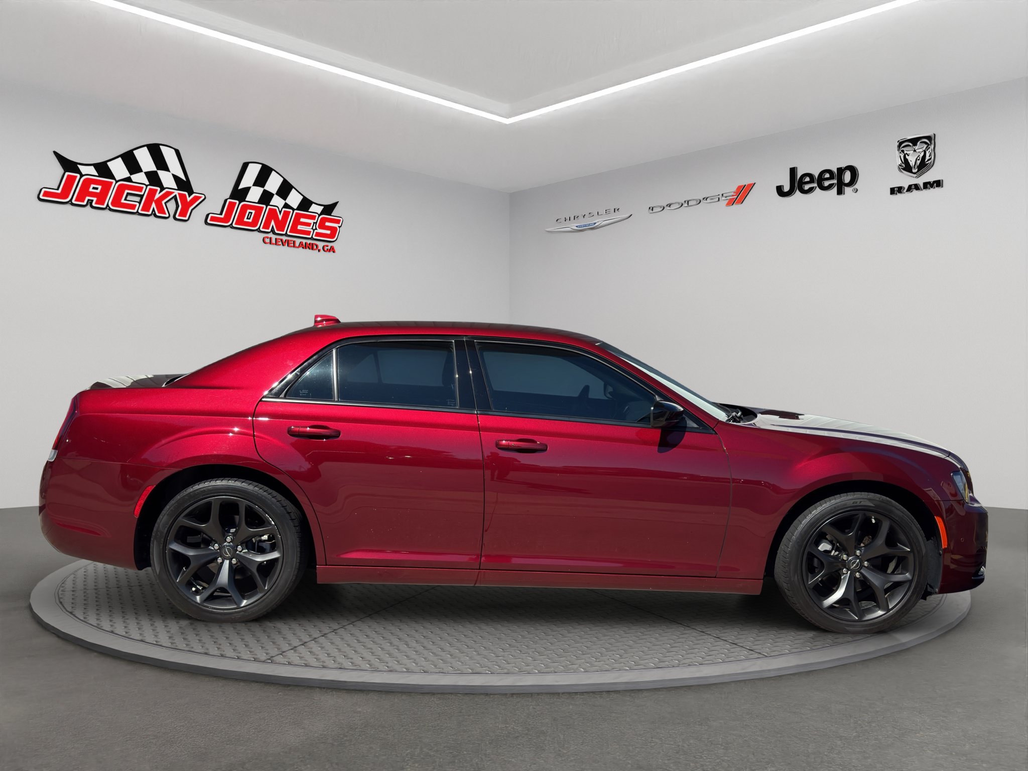 Used 2023 Chrysler 300 Touring w/ Safetytec Plus Group RWD image 9