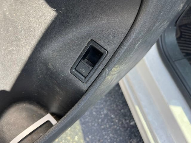 Used 2012 Volkswagen Jetta SEL FWD image 25