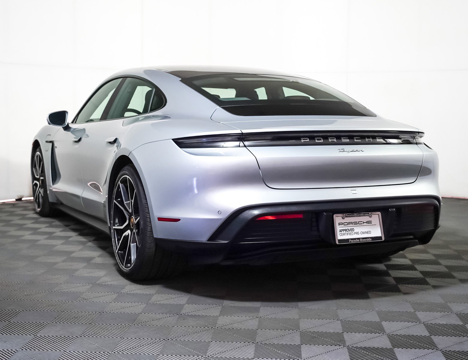 Certified 2023 Porsche Taycan image 3