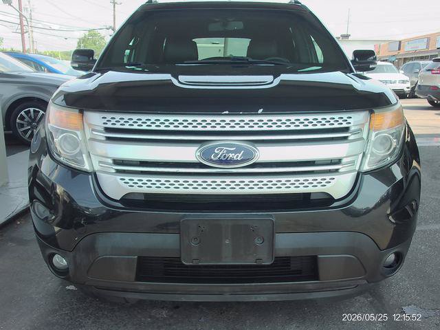 Used 2015 Ford Explorer XLT w/ Equipment Group 202B AWD/4WD image 2