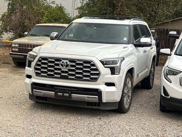 Used 2025 Toyota Sequoia Capstone AWD/4WD image 3