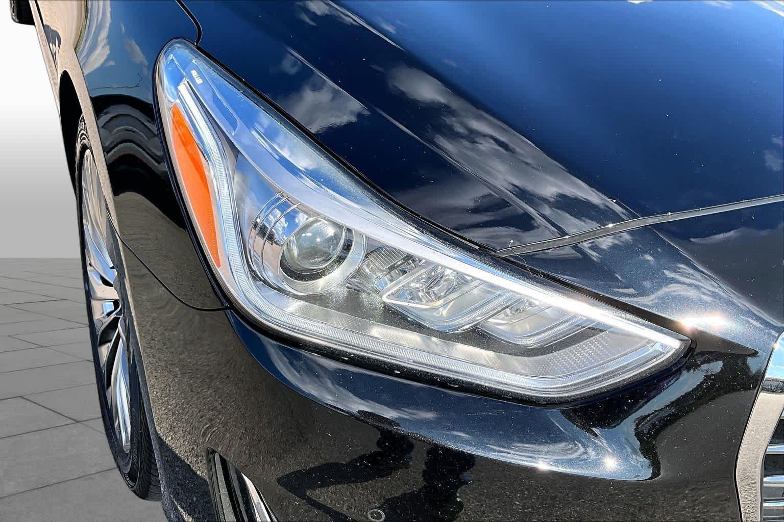 Used 2018 Genesis G90 3.3T Premium RWD image 28