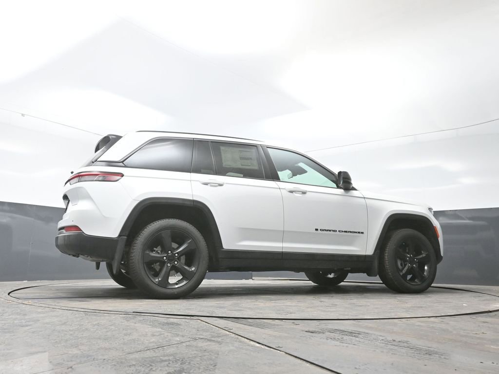 New 2026 Jeep Grand Cherokee Limited w/ Limited Altitude Package image 36