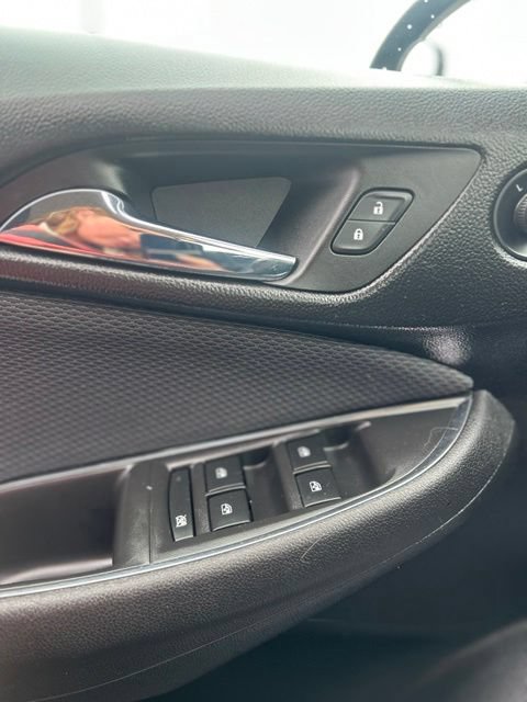 Used 2018 Chevrolet Cruze LT w/ LT Convenience Package FWD image 23
