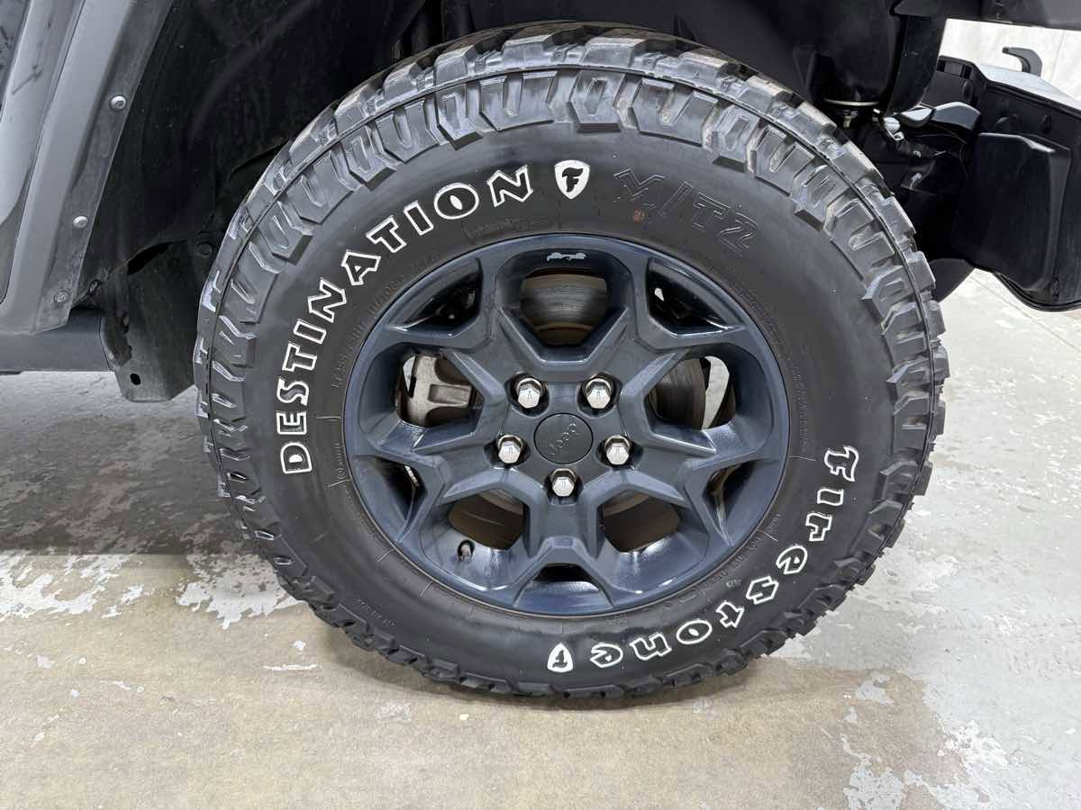 Used 2023 Jeep Gladiator Sport image 7