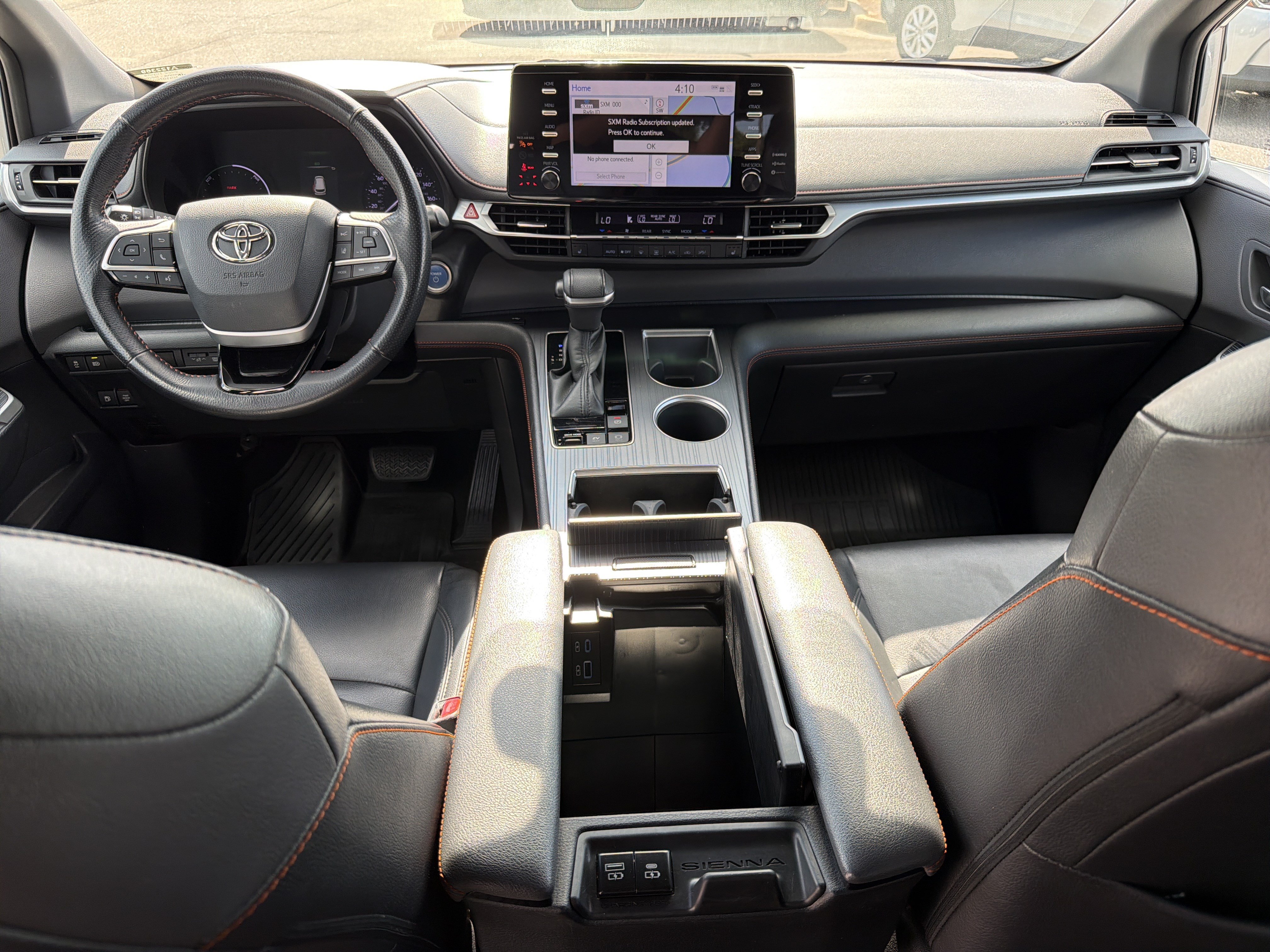 Used 2022 Toyota Sienna XSE FWD image 4