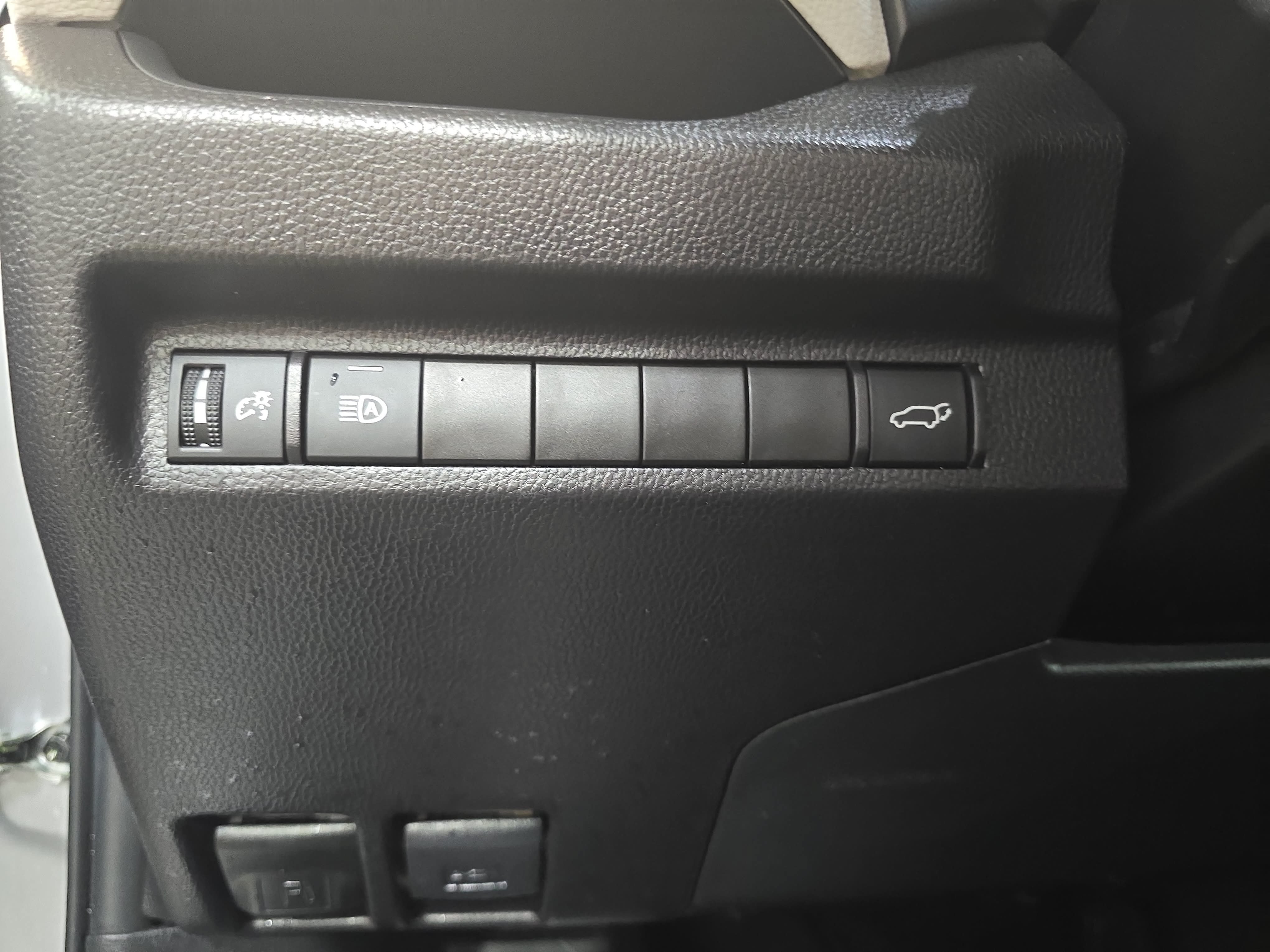 Used 2024 Toyota RAV4 XLE w/ Convenience Package FWD image 23