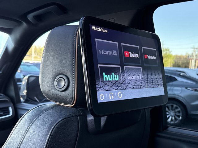 Used 2023 GMC Yukon XL AT4 w/ Technology Package image 8