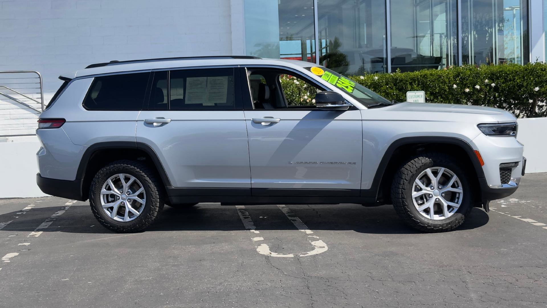 Used 2021 Jeep Grand Cherokee L Limited AWD/4WD image 3