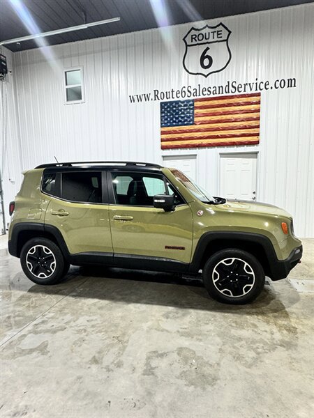 Used 2015 Jeep Renegade Trailhawk w/ Premium Leather Group AWD/4WD image 2