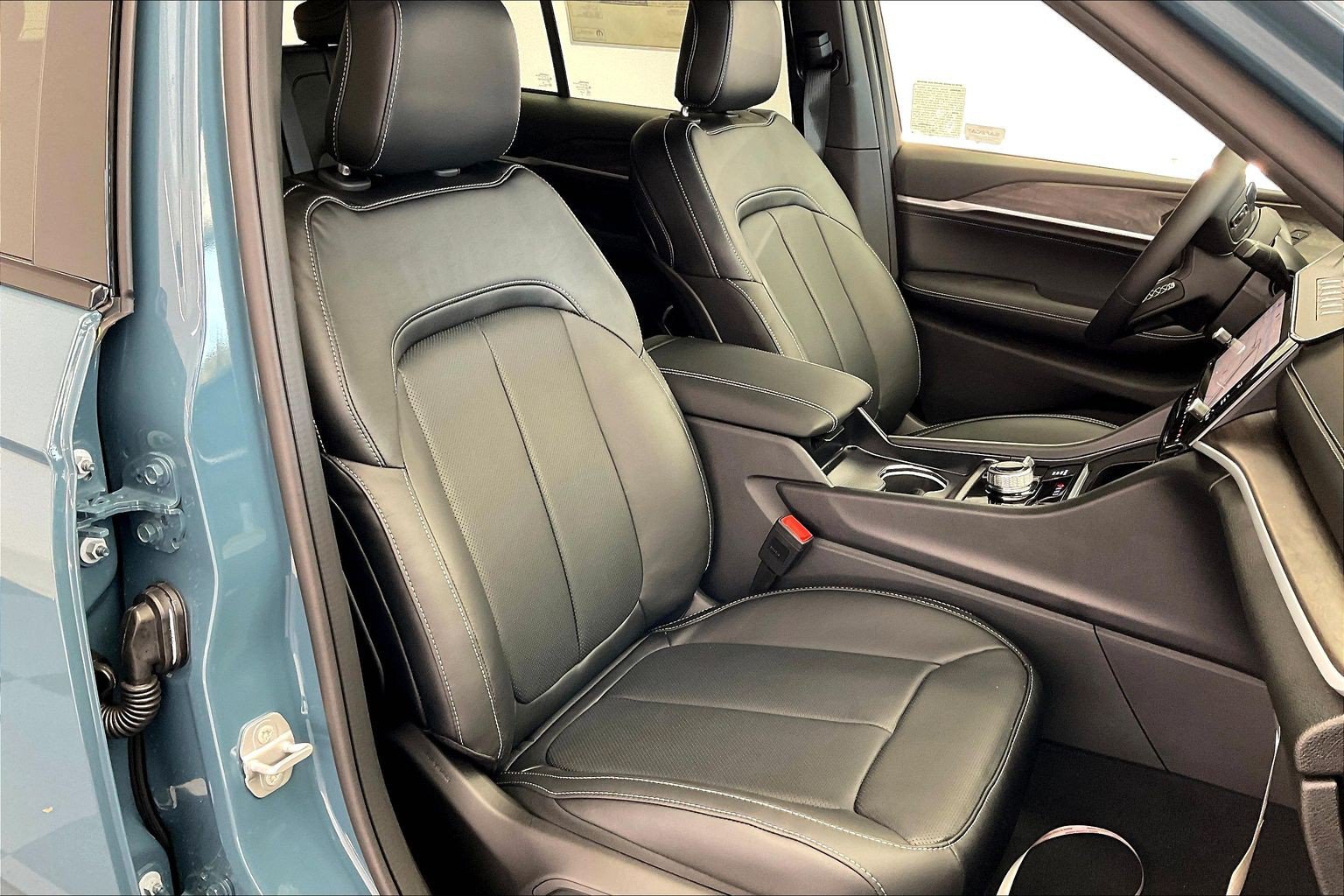 New 2027 Jeep Grand Cherokee Limited AWD/4WD image 9