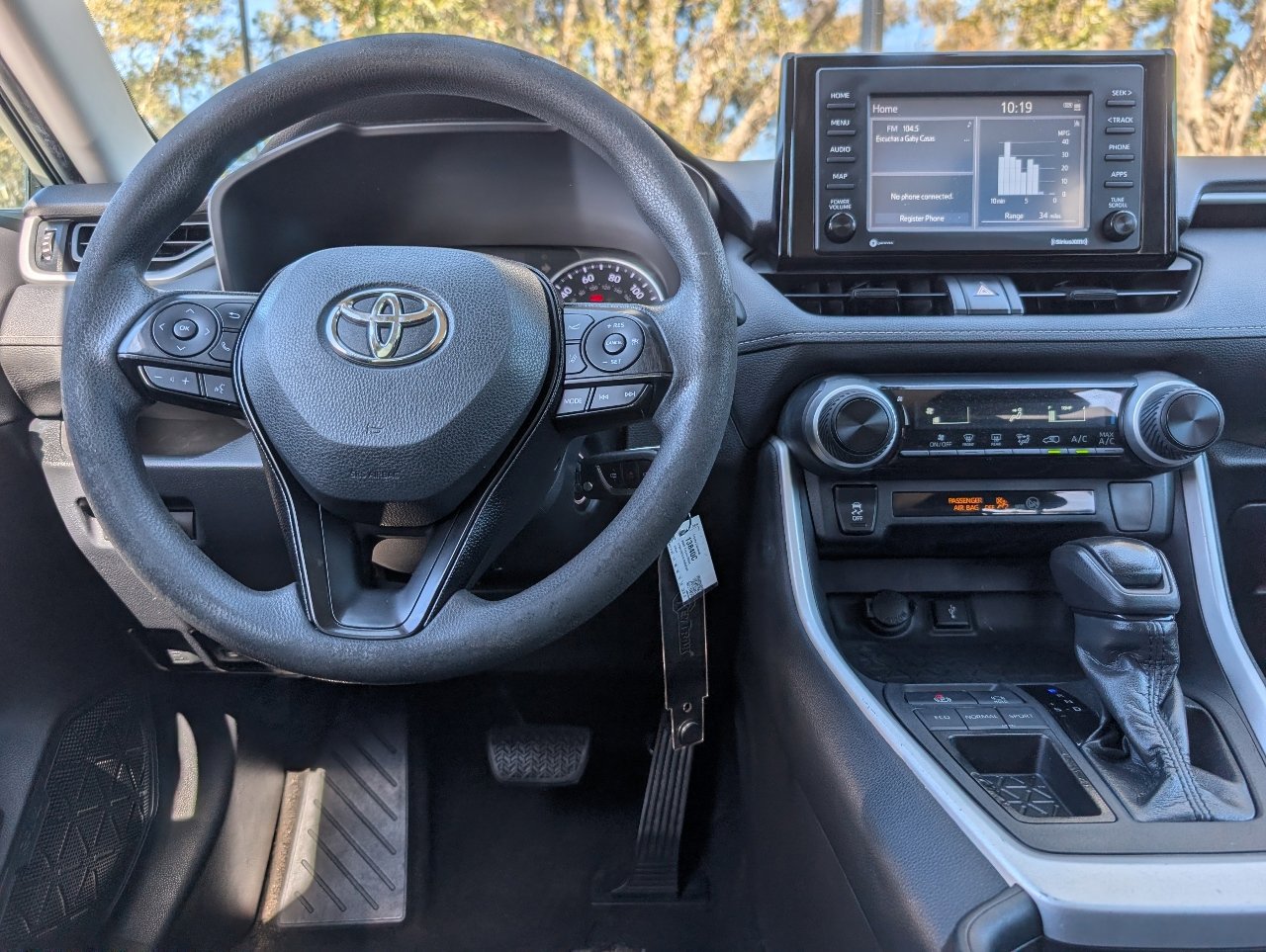 Used 2020 Toyota RAV4 LE image 4