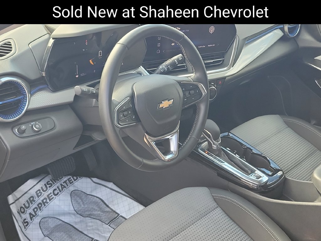 Used 2024 Chevrolet Trax LT w/ LT Convenience Package FWD image 8