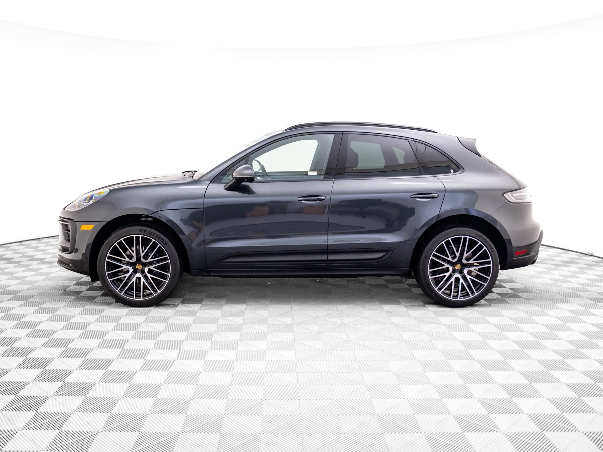 Certified 2026 Porsche Macan AWD/4WD image 2