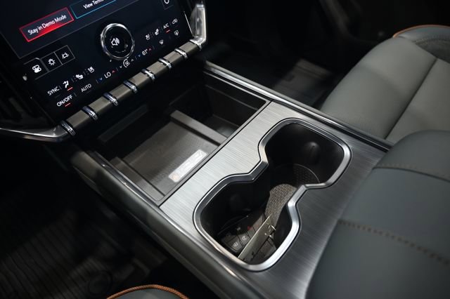 New 2026 GMC Acadia AT4 w/ Luxury Package AWD/4WD image 19