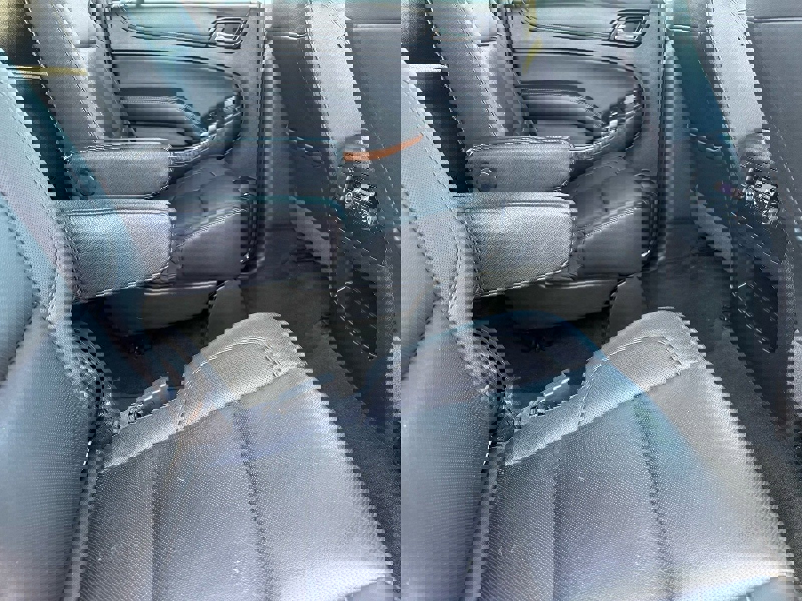 Used 2018 Chevrolet Suburban Premier image 30