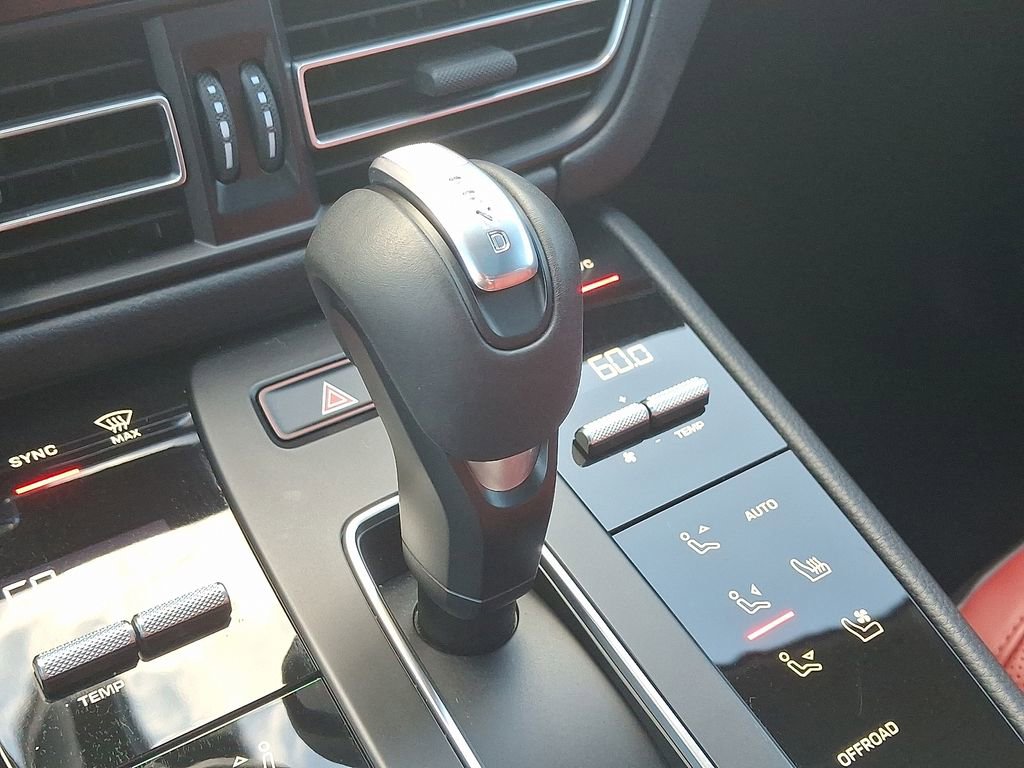 Certified 2025 Porsche Macan image 19