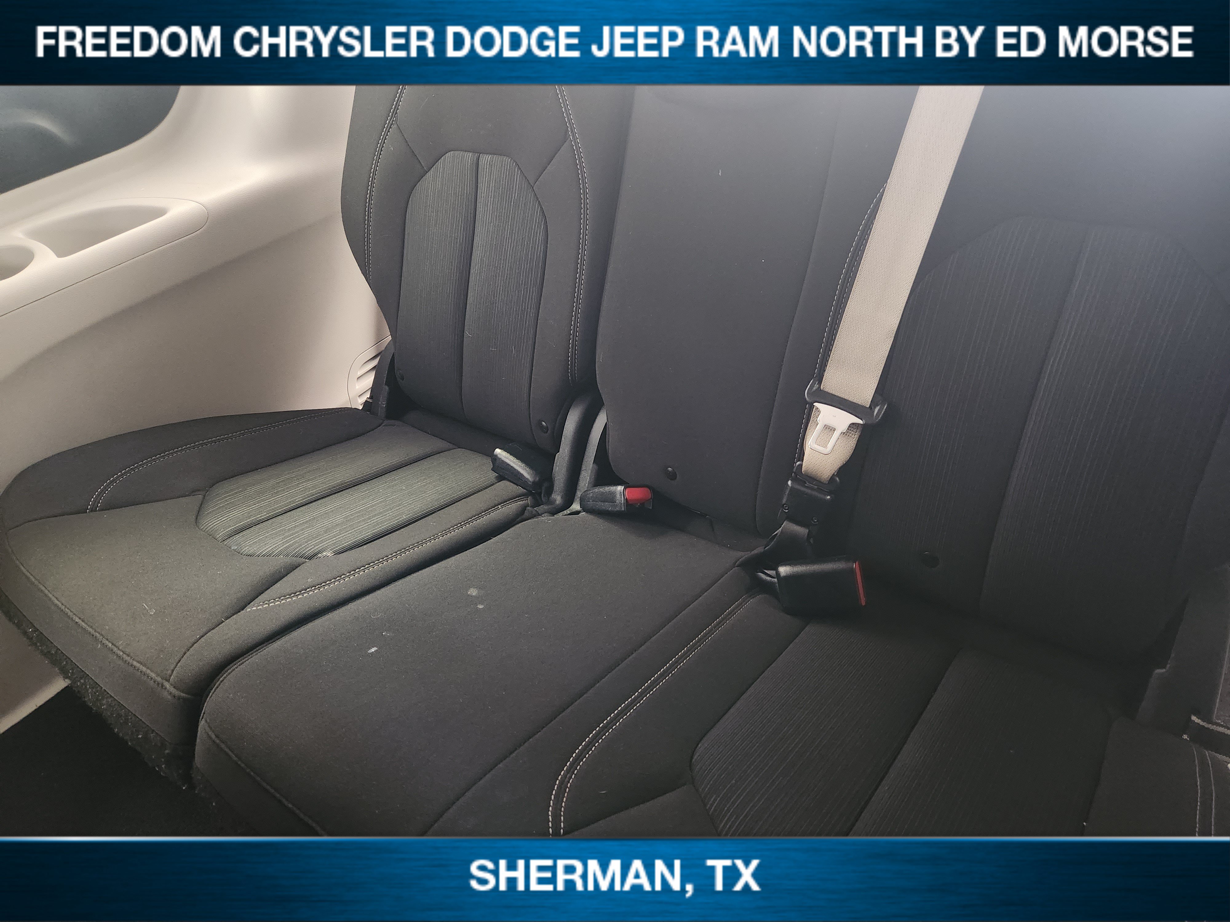 Used 2021 Chrysler Voyager L FWD image 20