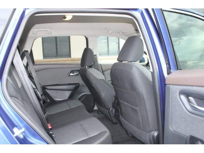 Used 2023 Nissan Rogue SV image 11