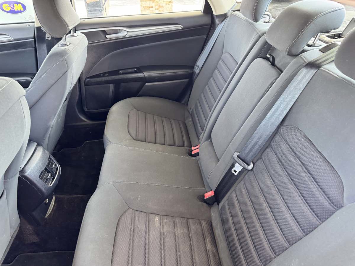 Used 2017 Ford Fusion SE w/ Fusion SE Technology Package FWD image 27