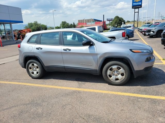 Used 2014 Jeep Cherokee Sport w/ Cold Weather Group AWD/4WD image 2