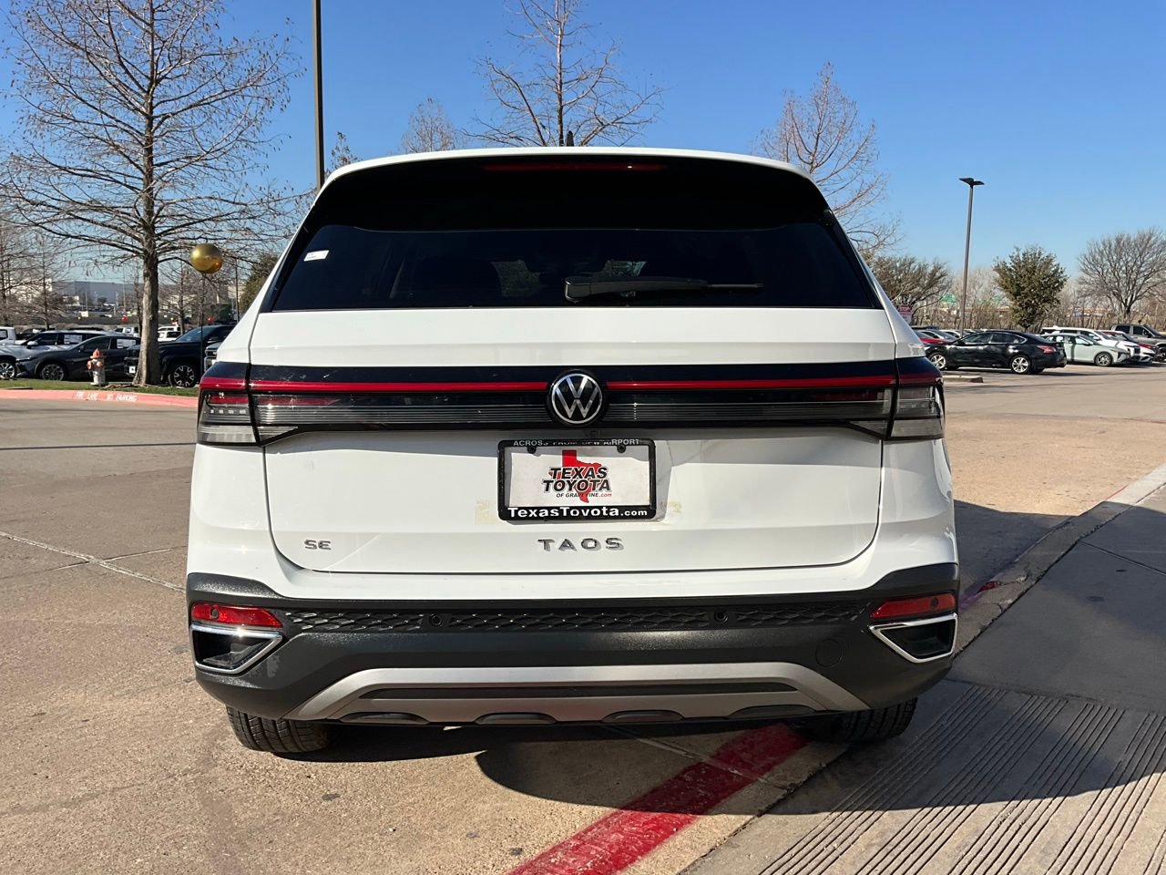 Used 2025 Volkswagen Taos SE FWD image 7