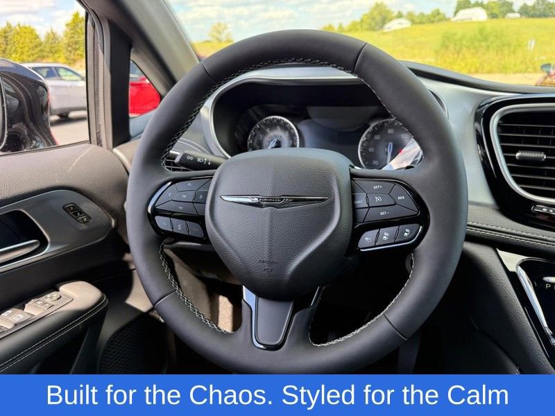 New 2026 Chrysler Pacifica Limited w/ S Appearance Package image 9