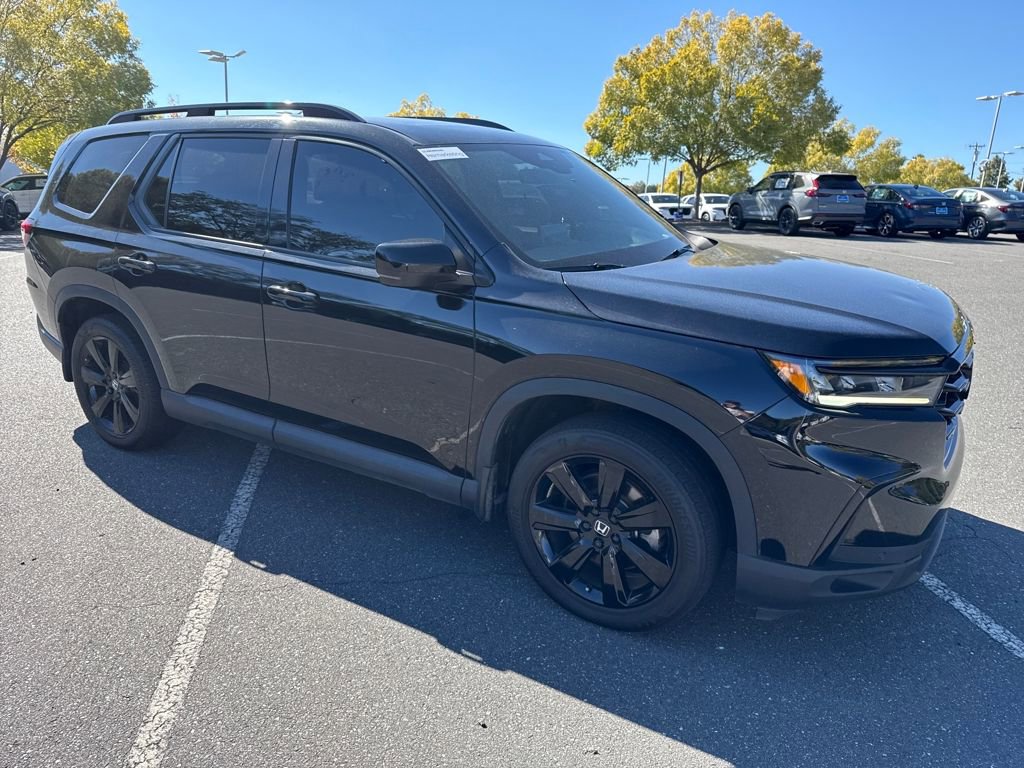Used 2025 Honda Pilot Black Edition image 7