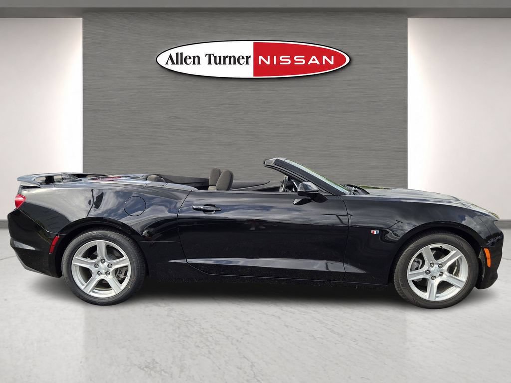 Used 2023 Chevrolet Camaro LT RWD image 5