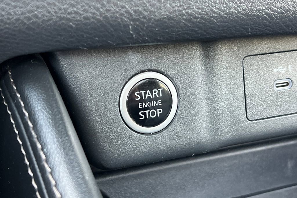 Used 2023 Nissan Rogue SL w/ SL Premium Package image 28