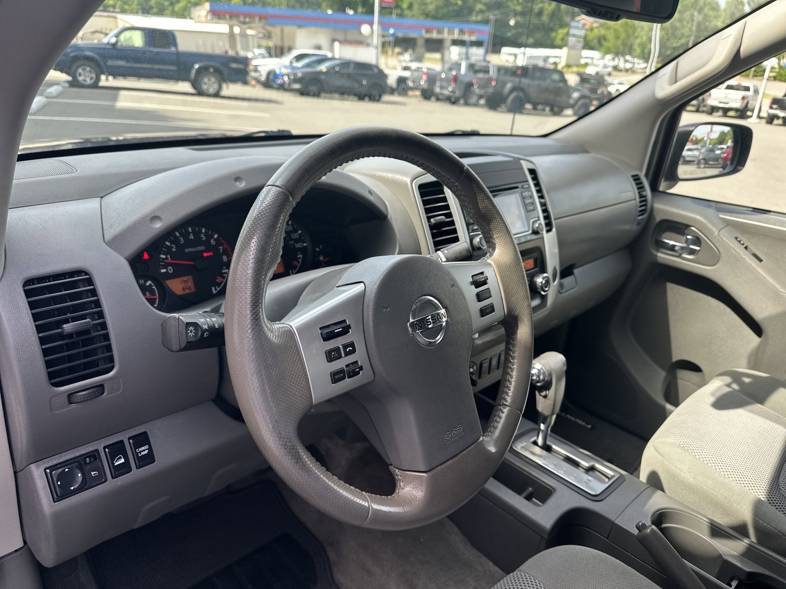 Used 2017 Nissan Frontier SV w/ SV Value Truck Package AWD/4WD image 16
