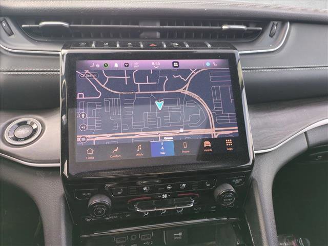 Used 2022 Jeep Grand Cherokee Limited w/ Luxury Tech Group II image 11