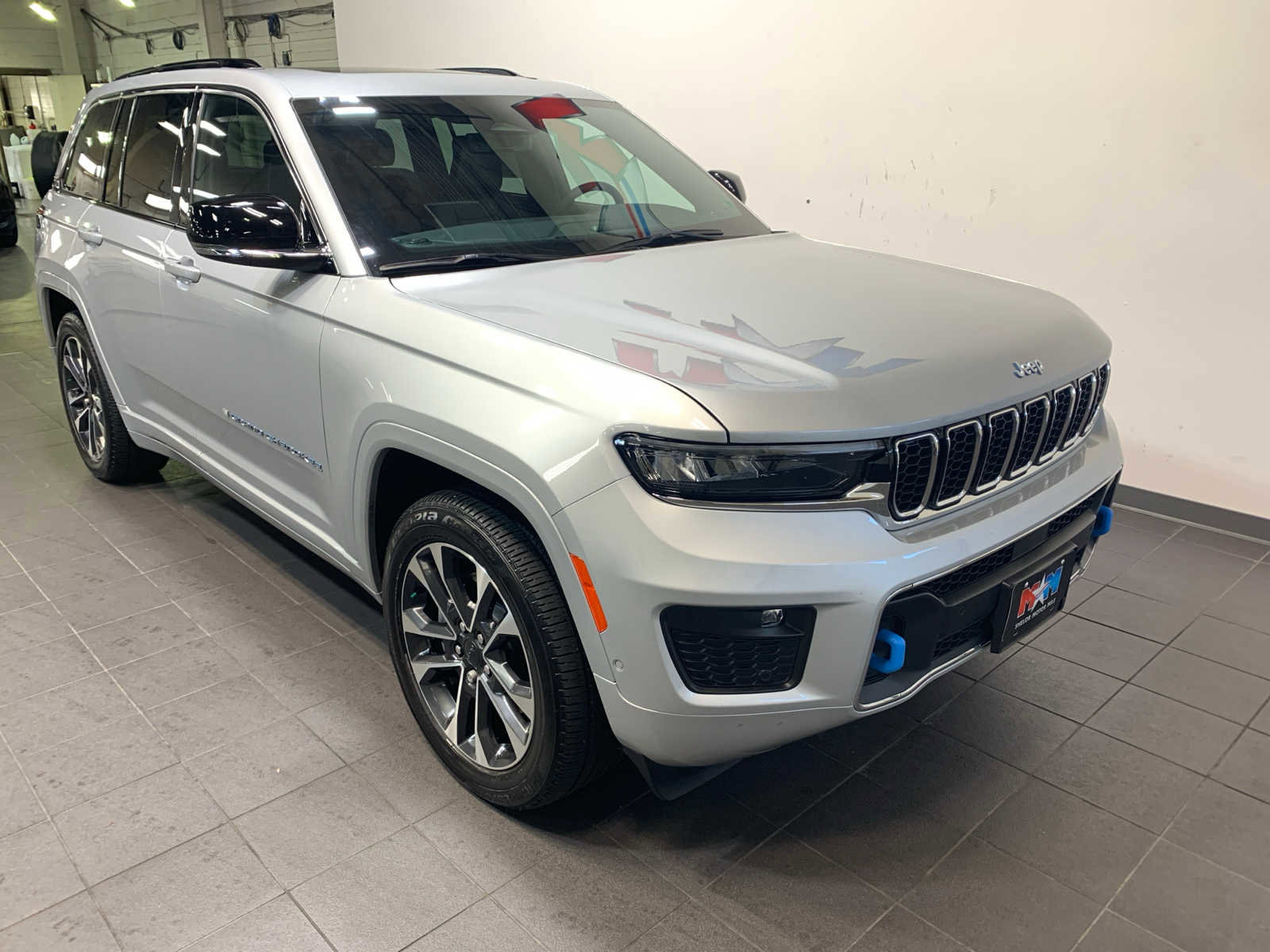 Used 2024 Jeep Grand Cherokee Overland w/ Luxury Tech Group IV image 2