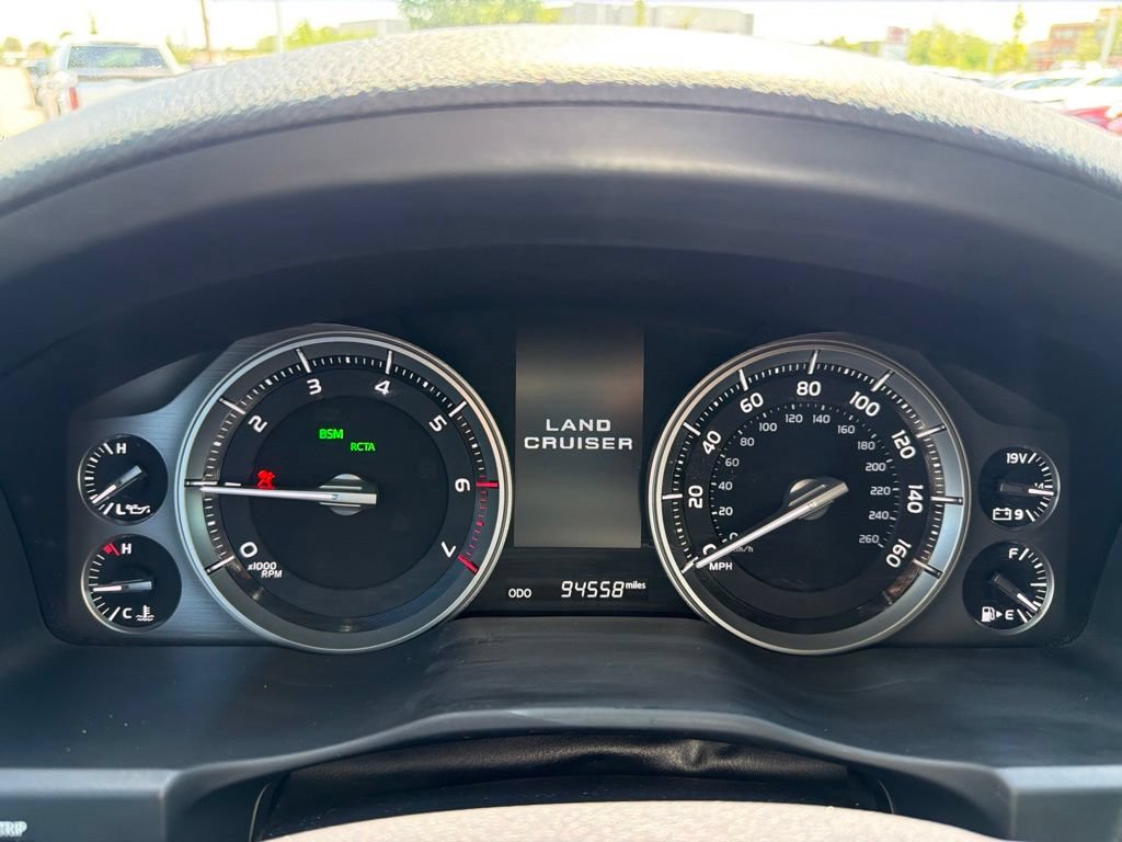 Used 2016 Toyota Land Cruiser AWD/4WD image 28