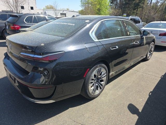 Used 2025 BMW i7 eDrive50 w/ Premium Package image 5