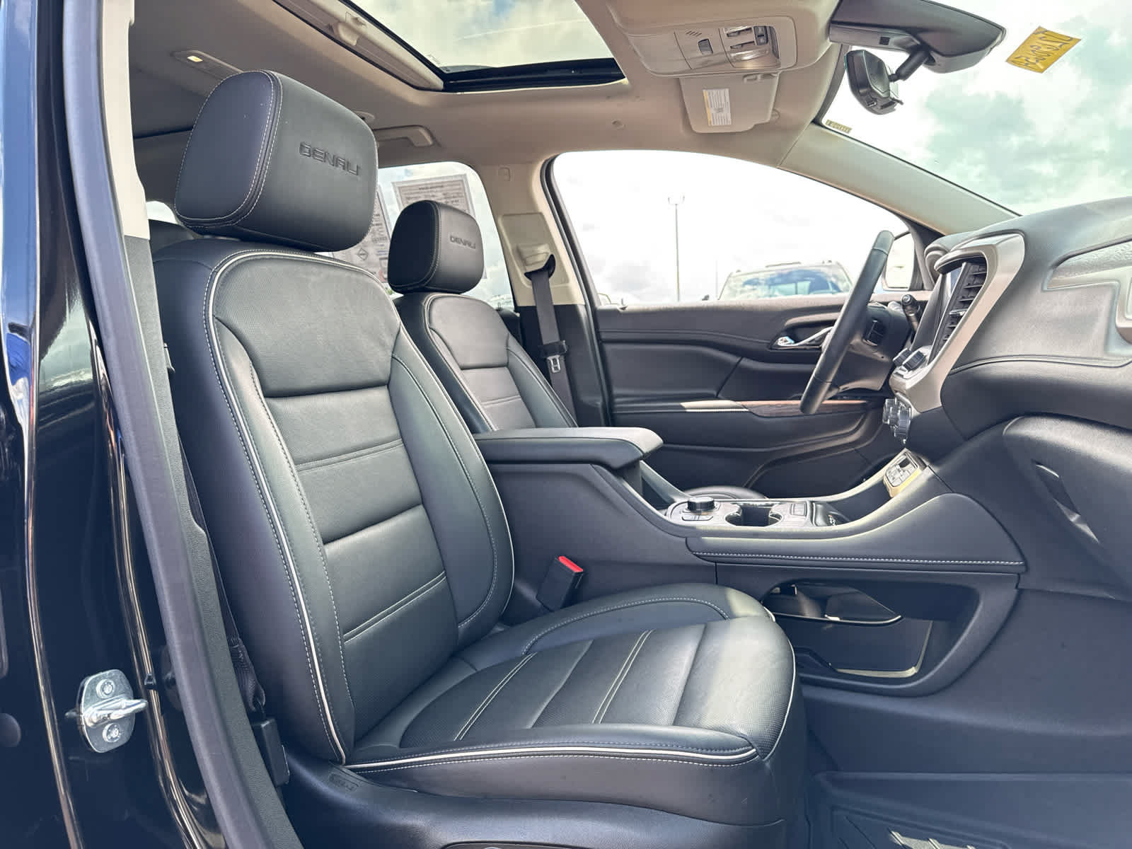 Certified 2023 GMC Acadia Denali w/ Black Diamond Edition AWD/4WD image 27
